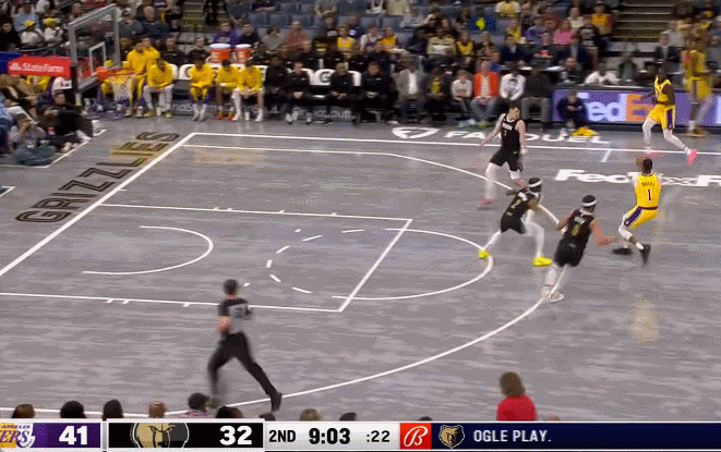 星空体育中国官方网站 浓眉哥关键节点高光表现,SKT带队取胜!